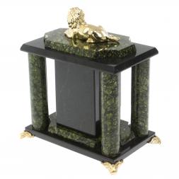 Часы "Лев" из змеевика и бронзы