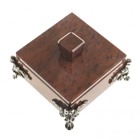 Шкатулка на ножках камень обсидиан 9х9х6 см 122964