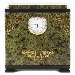 Шкатулка с часами из змеевика