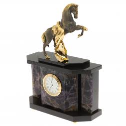 Часы "Конь с попоной" из сиреневого флюорита