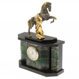 Часы "Конь с попоной" из зеленого флюорита
