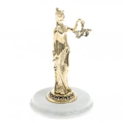 Статуэтка "Фемида" на подставке из мрамора