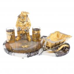 Икорница со стопками "Рыбак с санями" камень агат, мрамор Златоуст