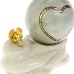 Композиция с шаром "Ангел и сердце" мрамор