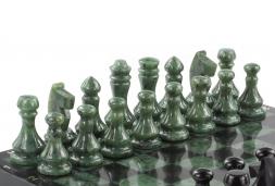 Каменные шахматы из нефрита и габродиабаза доска 38х38 см