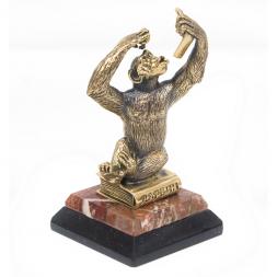 Статуэтка из бронзы на подставке из креноида "Селфи"