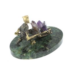 Статуэтка "Старатель с тачкой" из бронзы камень аметист