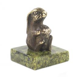 Статуэтка &amp;quot;Заяц с морковкой&amp;quot; из бронзы и змеевика