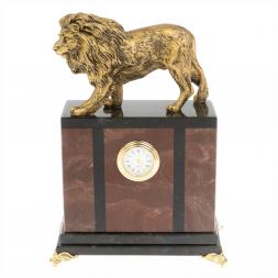 Настольные часы из камня "Гордый лев" лемезит