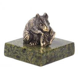 Сувенир "Крыса с сыром" из бронзы и змеевика