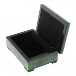 Каменная шкатулка из нефрита 11х7,5х4 см