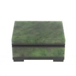 Шкатулка из нефрита 8,5х6,5х4,5 см