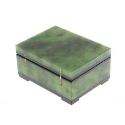 Шкатулка из нефрита 9х6,5х4,5 см