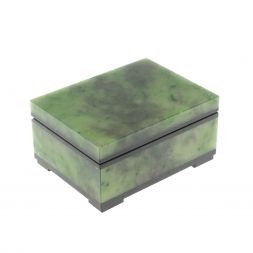 Шкатулка из нефрита 9х6,5х4,5 см