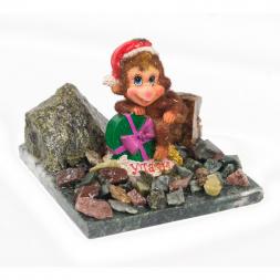 Сувенир "Обезьянка с подарком №4" змеевик