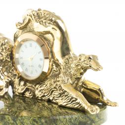 Часы из бронзы "Русские борзые собаки" на подставке из змеевика