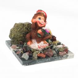 Сувенир "Обезьянка с зеленым мешком №4" змеевик