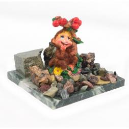 Сувенир "Обезьянка под деревом "Успехов" №4" змеевик