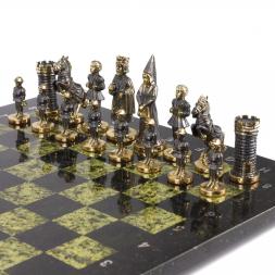 Шахматы подарочные "Камелот" из бронзы и змеевика 40х40 см