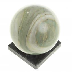 Шар из офиокальцита светлый 7,5см на подставке из змеевика