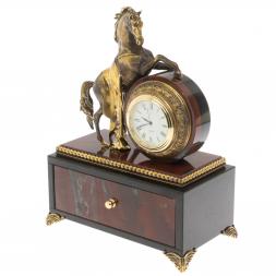 Часы со шкатулкой "Конь на дыбах" бронза яшма уральская