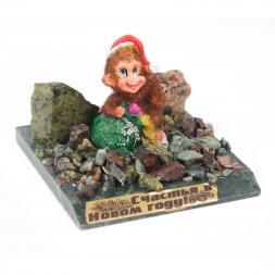 Сувенир "Обезьянка с зеленым мешком №3" змеевик