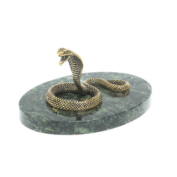 Статуэтка «Королевская кобра» на подставке из шабровского змеевика 128091