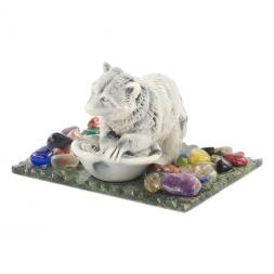 Сувенир "Енот стирается" из мрамолита