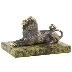 Бронзовая фигурка "Лев лежит" камень змеевик