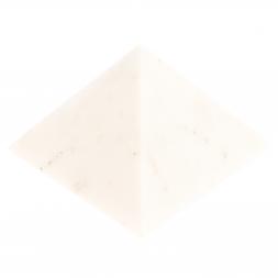 Пирамида из белого мрамора 10,5х10,5х6,5 см
