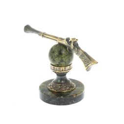 Сувенир "Ружье" на подставке из офиокальцита