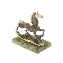 Лошадка из бронзы на подставке из змеевика