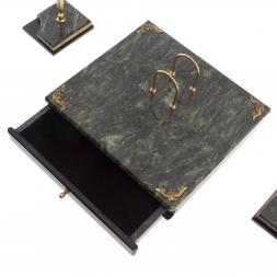 Письменный набор "Конь на дыбах" из змеевика