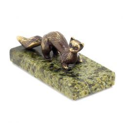 Статуэтка из бронзы на подставке из змеевика "Соболь"