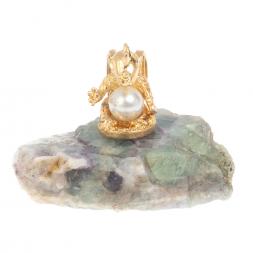 Сувенир "Дракончик с жемчугом" из флюорита