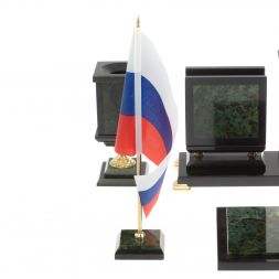 Письменный прибор "Лев" из нефрита на ножках