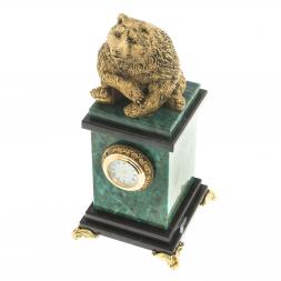 Настольные часы "Медведь сидит" змеевик