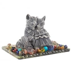 Сувенир "Пара лис на бревне" из мрамолита