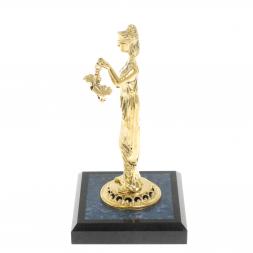 Статуэтка "Фемида" на подставке из лазурита