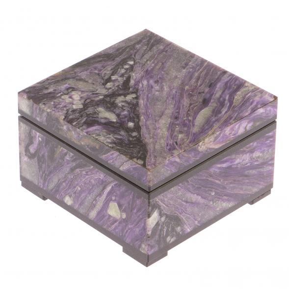 Шкатулка из камня чароит 7х7х4,5 см 125724