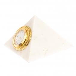 Настольные часы "Пирамида" 12х12х11 см из белого мрамора