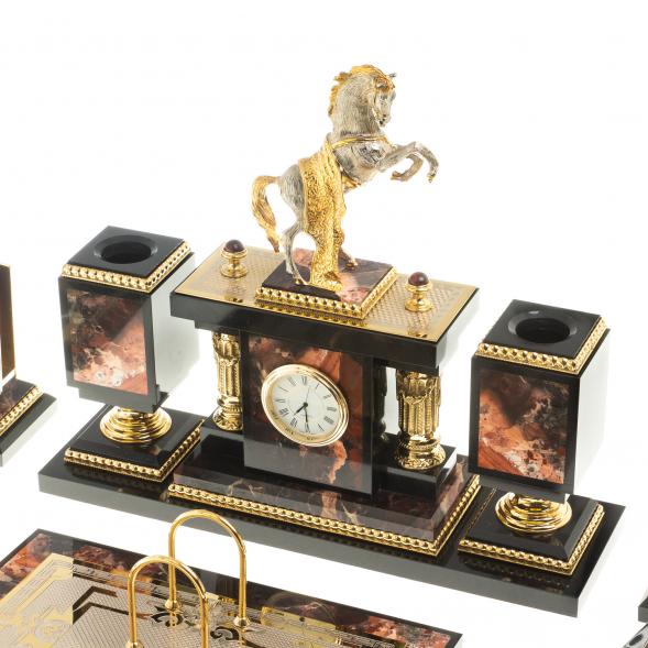 Настольный набор из яшмы &amp;quot;Конь на дыбах&amp;quot; Златоуст 123313