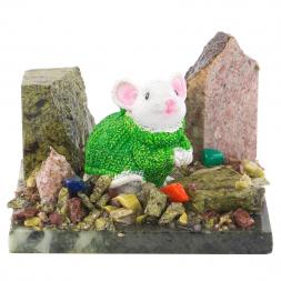 Сувенир "Мышка в зеленом свитере" змеевик самоцветы