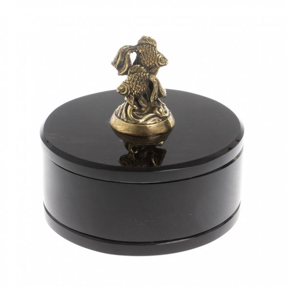 Шкатулка круглая &amp;quot;Две рыбки&amp;quot; из черного обсидиана 7,5х7,5х8 см 130050