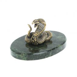 Статуэтка "Кобра" на подставке из шабровского змеевика 10х7,5х5,5 см