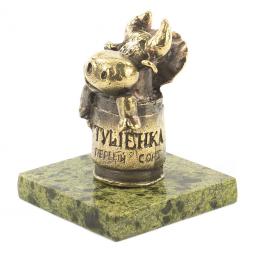 Статуэтка из бронзы и змеевика "Бык тушенка"