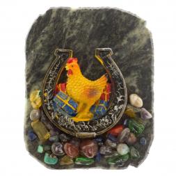 Магнит "Петух в подкове с подарками" змеевик