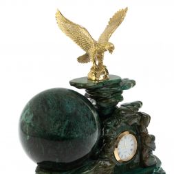 Композиция с шаром и часами "Орел" из змеевика