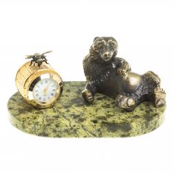 Часы из бронзы "Медведь с пчелой" змеевик