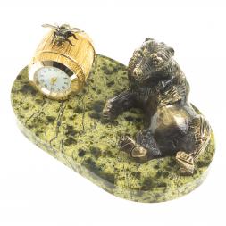 Часы из бронзы "Медведь с пчелой" змеевик